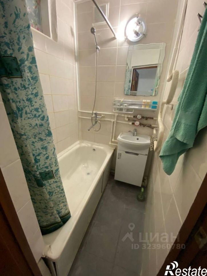 3-комн квартира улица Комарова, 8,  д. 8