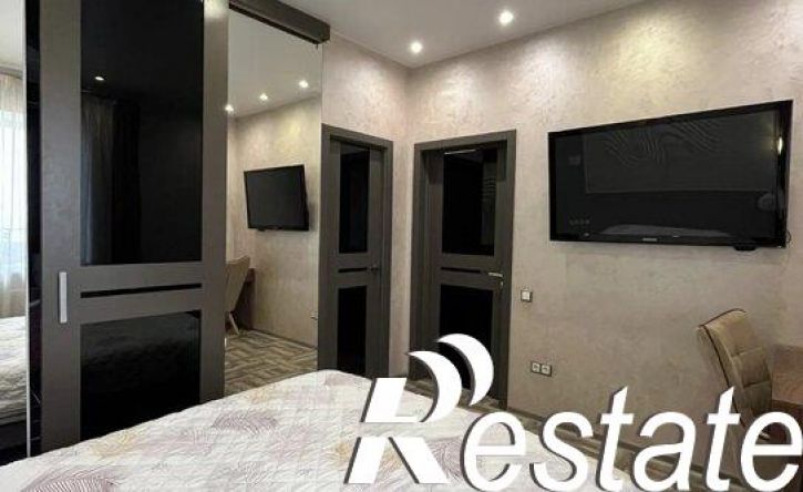 4-комн квартира улица Клары Цеткин, 50,  д. 50